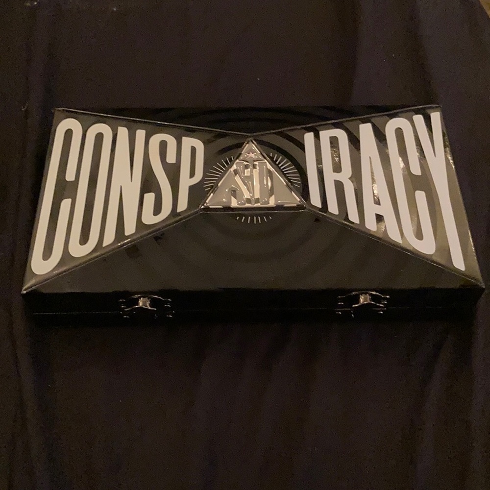 Jeffree Star x Shane Dawson Conspiracy Palette